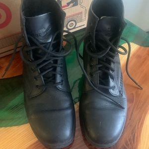 Black DR. MARTENS COMBAT